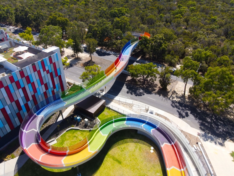 lusas_9211_2_kids_bridge_aerial_view_775